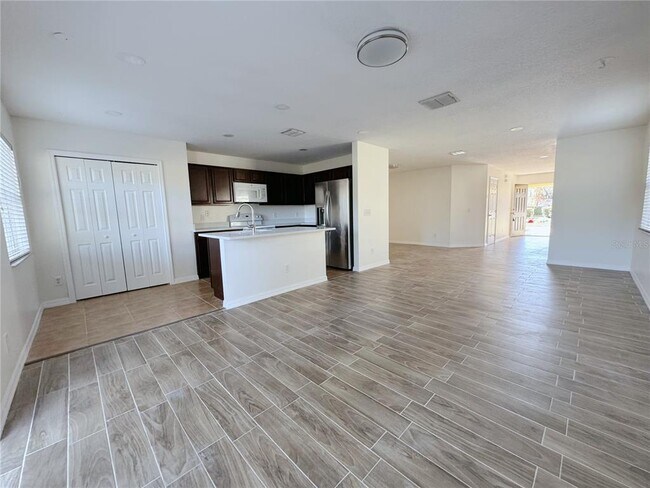 Building Photo - 760 Cresting Oak Cir