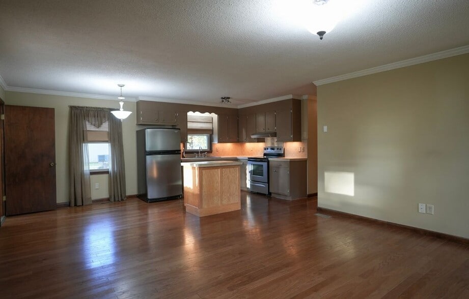 Building Photo - 116 Harriet Ln