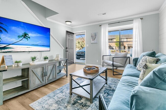 Building Photo - 6247 Lucille Dr