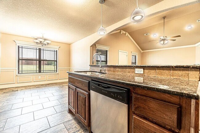 Building Photo - 3104 SW Featherston Rd