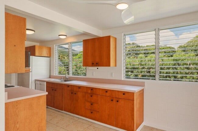 Building Photo - Spacious Aikahi Loop House in Kailua
