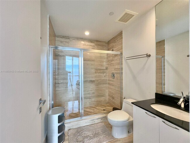 Building Photo - 15901 Collins Ave