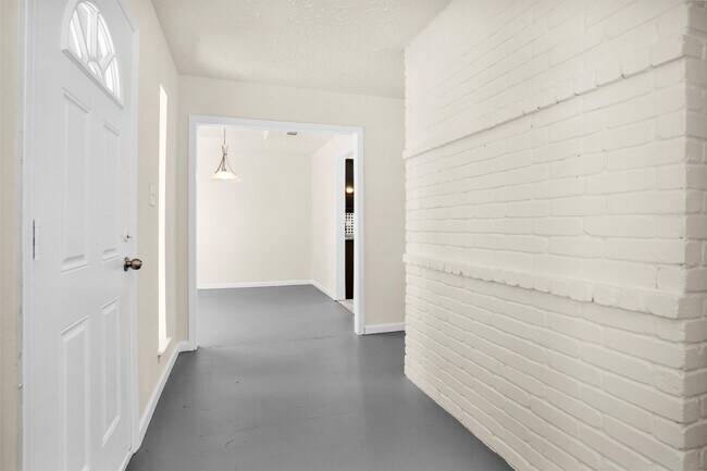 Building Photo - 2126 Millhouse Rd