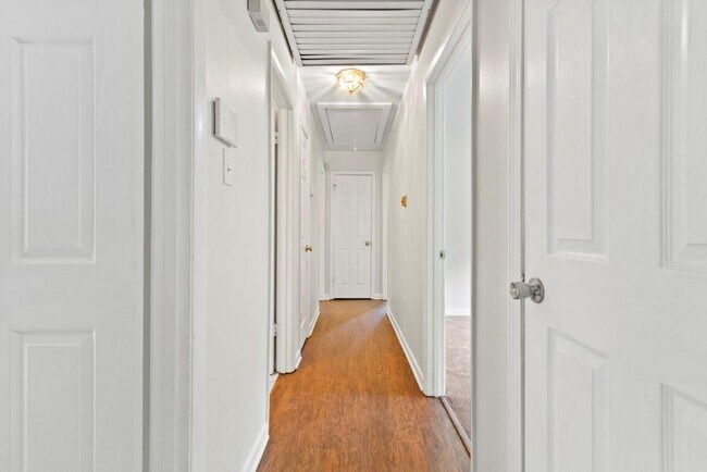 Building Photo - 1492 Tanglewood Way NW