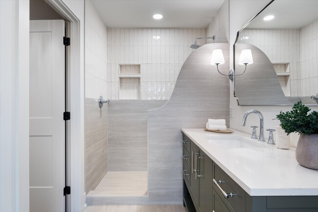 Building Photo - 603 N 5th St