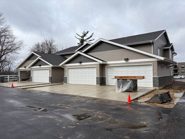 Building Photo - Hidden Hollow Apartments - McFarland