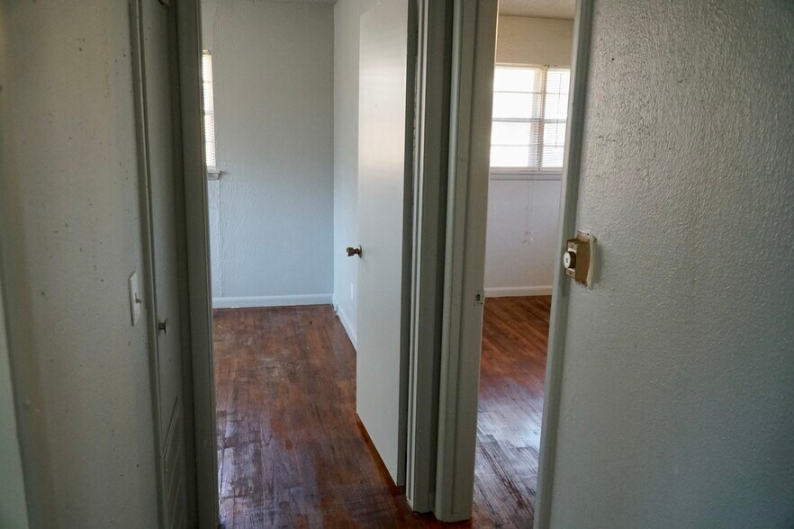 Hallway (bedroom 3 on left, 2 on right) - 609 General Senter Dr