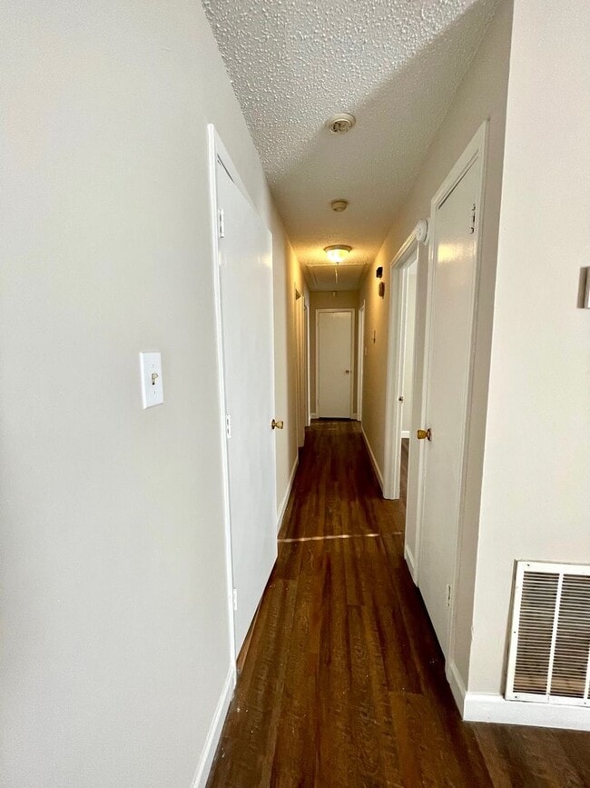 Building Photo - Section 8 Approved 3bedroom