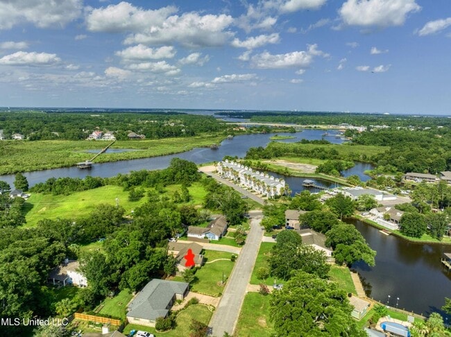 Building Photo - 3 BD 2 BA Home in the Bayou View School District of Gulfport includes LAWN CARE