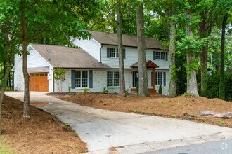 Building Photo - 280 E Valley Dr