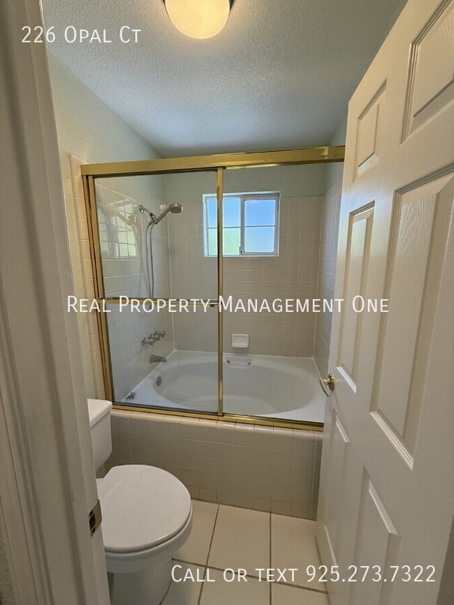 Building Photo - 226 Opal Ct