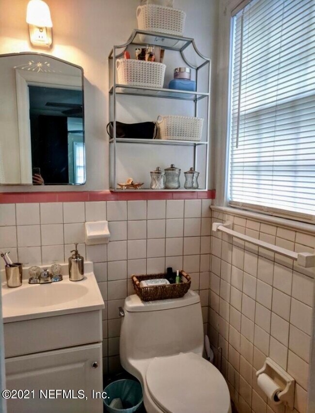 Building Photo - 1694 Geraldine Dr