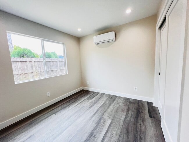 Building Photo - Brand New construction! 2 bed 1 bath,  Enj...