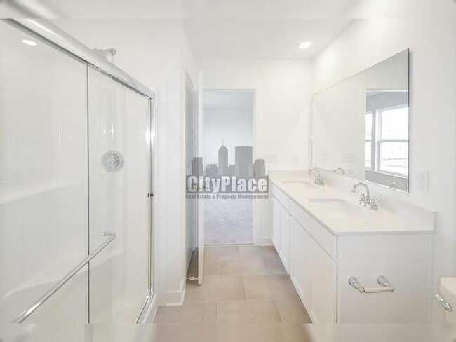 Building Photo - 3794 Cantebury Dr