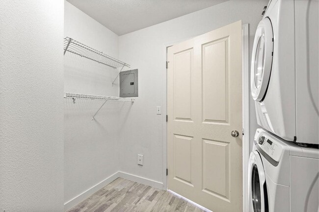 Building Photo - Charming 2 Bed Condo in DuPont | Fresh Pai...