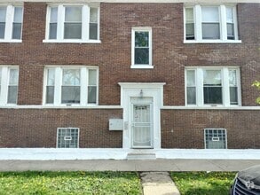Building Photo - 1413 W 66th St