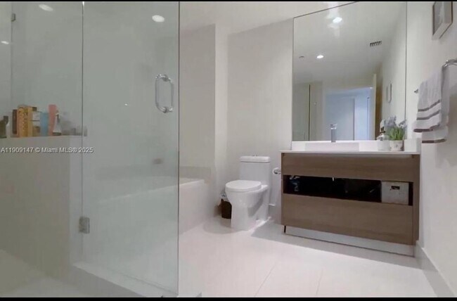 Building Photo - 1100 S Miami Ave