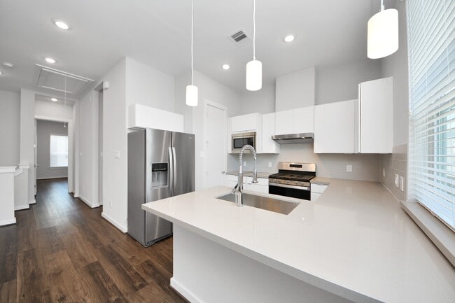 Building Photo - 608 Thornton Rd