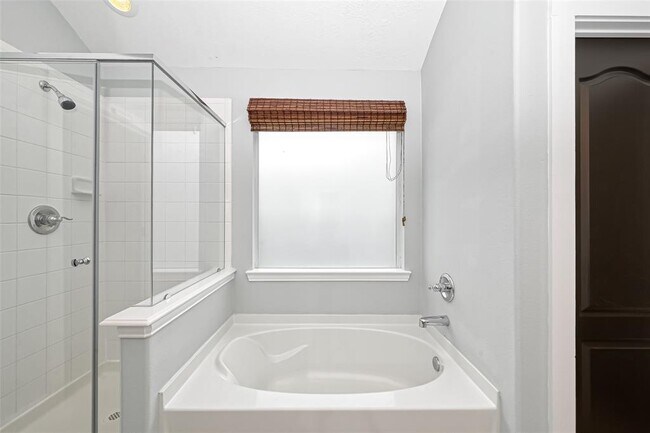 Building Photo - 3618 Hera Dr