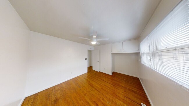 Building Photo - Nice Patio, Private Yard on Mary Lane! (Le...