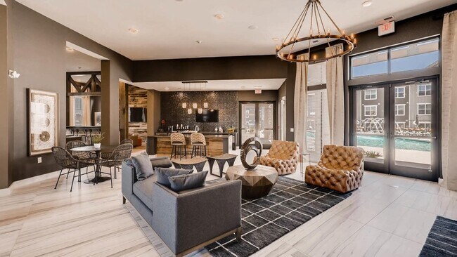 Building Photo - 766 S Martin St