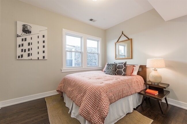 Building Photo - 2434 N Avers Ave