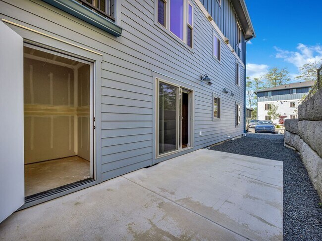 Building Photo - 1313 SE Jetty Ave