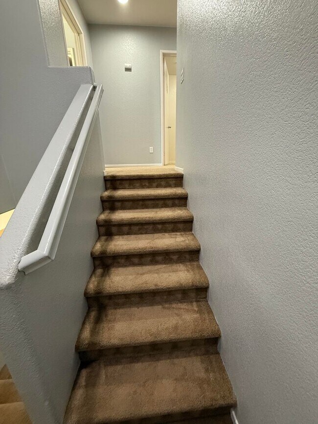 Building Photo - Move-In Ready 2BR / 2.5BA Condo for Rent – Villas Serena