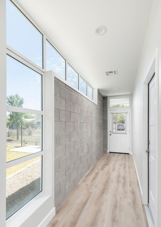 Building Photo - 3012 N 34th St