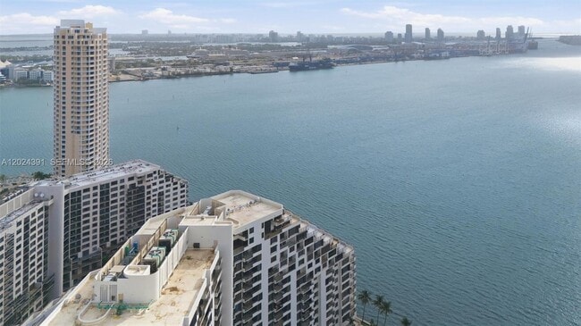 Building Photo - 520 Brickell Key Dr