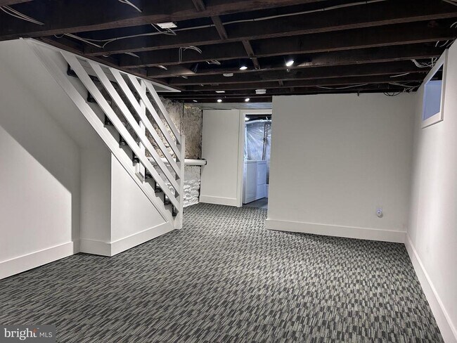 Building Photo - 220 Sheas Terrace