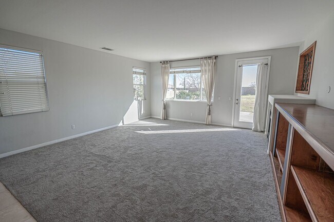 Building Photo - COMING SOON! Stunning 4-Bedroom Home for Rent in Palmdale!