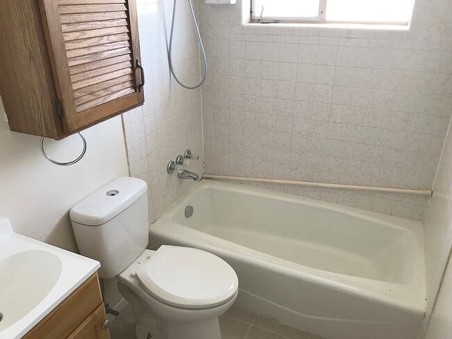 Building Photo - Northeast El Paso 3 Bed Refrig A/C w/Mount...