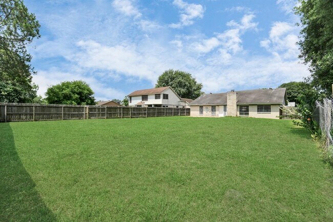 Building Photo - 17035 Quail Bend Dr