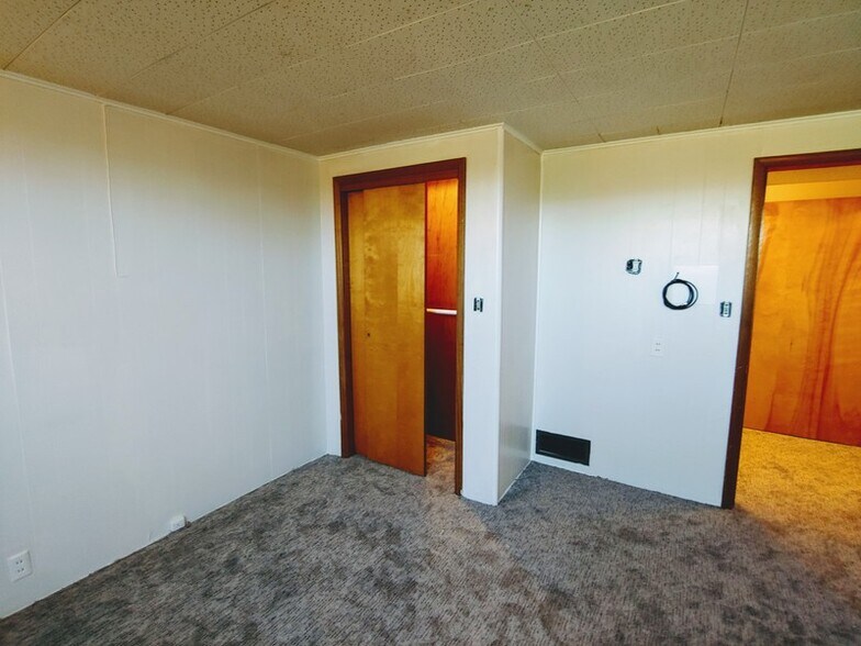 Building Photo - 1177 E 500 N