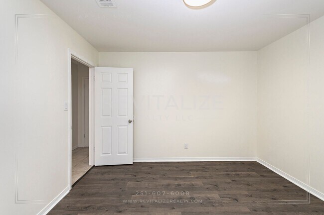 Building Photo - Sweet Cottage-esque 3-Bed 2-Bath in Daphne!