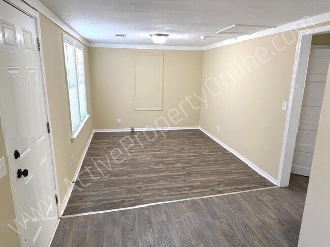 Building Photo - 857 Ola Dr
