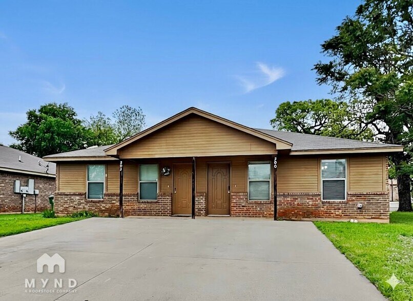 Primary Photo - 200 Walnut Bend Rd