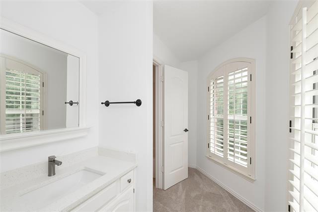Building Photo - 7100 Oakbrook Dr