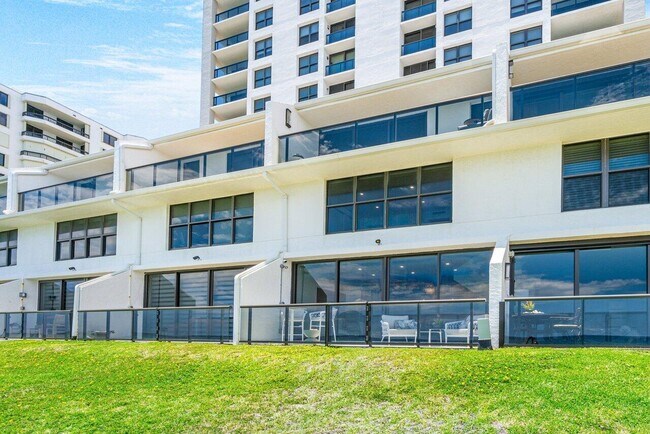 Building Photo - 3115 S Ocean Blvd