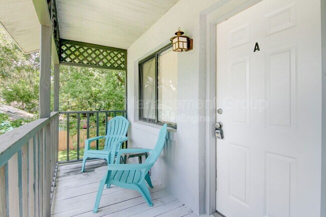 Building Photo - 2203 Henderson Dr