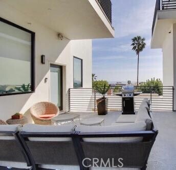 Building Photo - 1223 Larrabee St