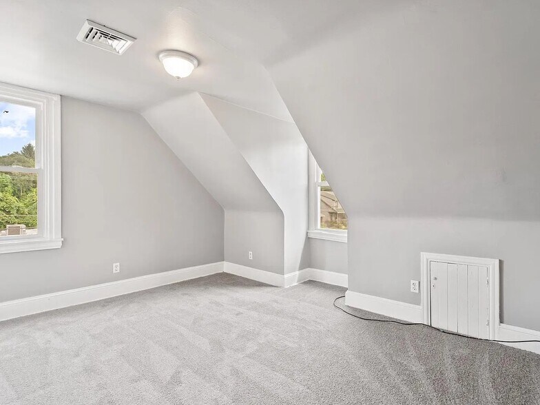 Building Photo - 203 S Springfield Rd