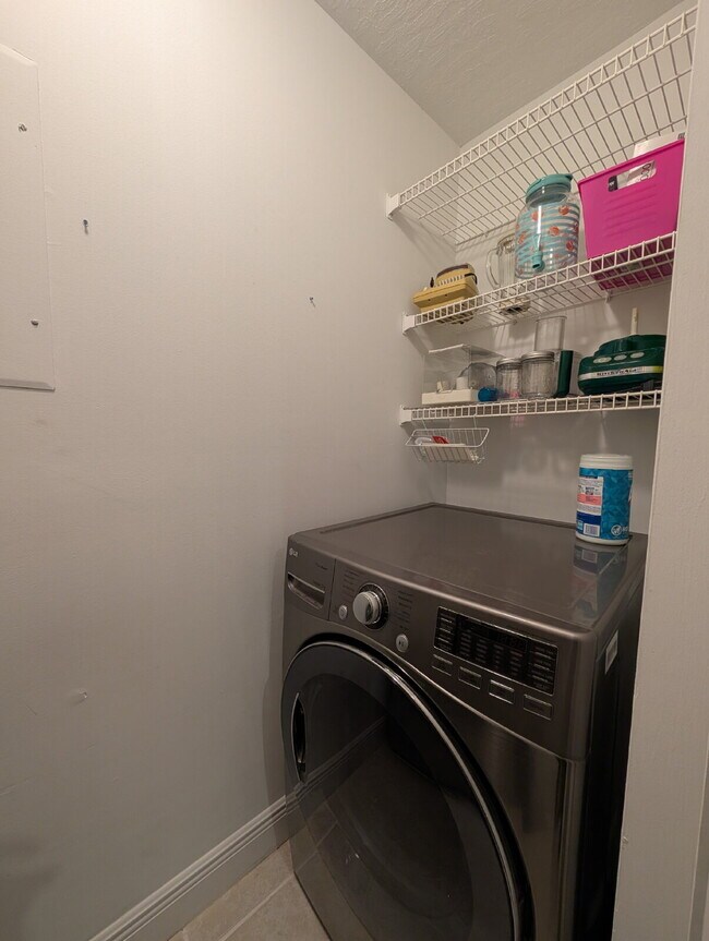 Building Photo - Fully Furnished 2-Bedroom Condo