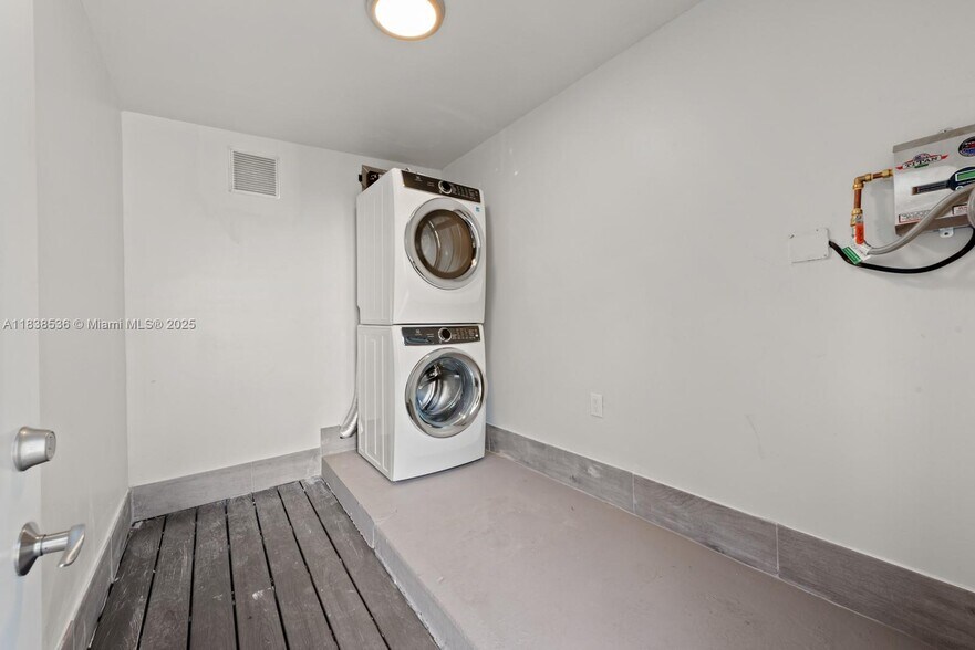Building Photo - 4080 Hardie Ave