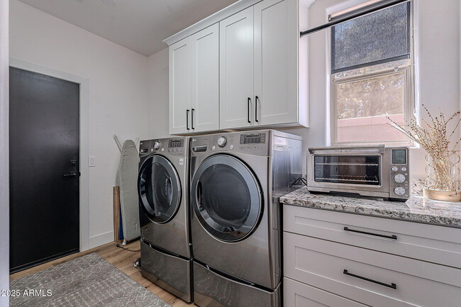 Building Photo - 194 W Sunburst Ln