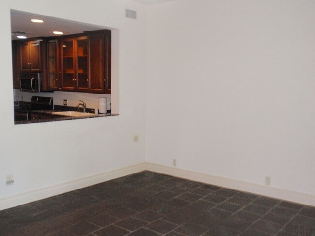 Building Photo - 2629 S Carrollton Ave
