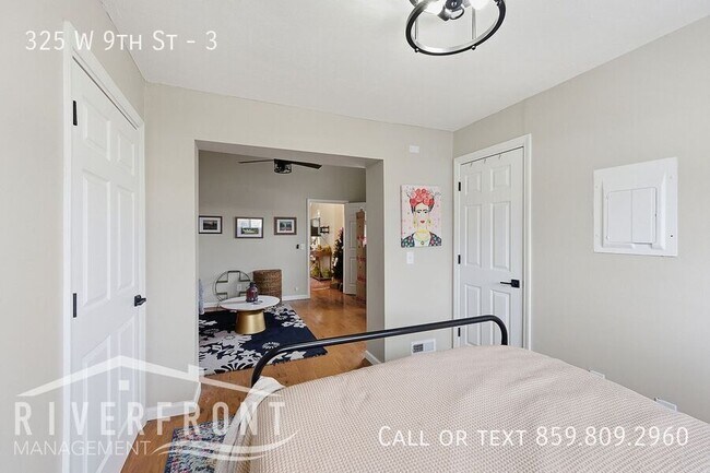 Building Photo - 325 W 9th St