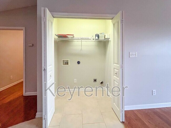 Building Photo - 6812 Pemmbrooke Shire Ln