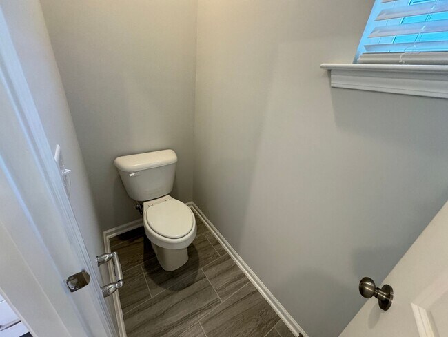 Building Photo - LIKE-NEW 4 Bed/4 Bath in N. Raleigh!